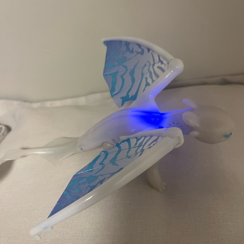 How to train your dragon Light Fury figure with sound